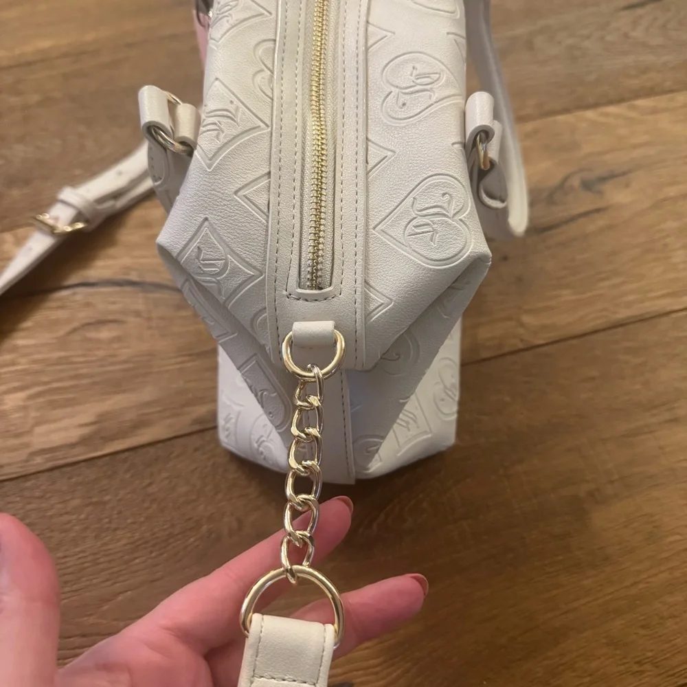 NWT Juicy Couture satchel with embossed pattern and hearts embellishment - Picture 5 of 9